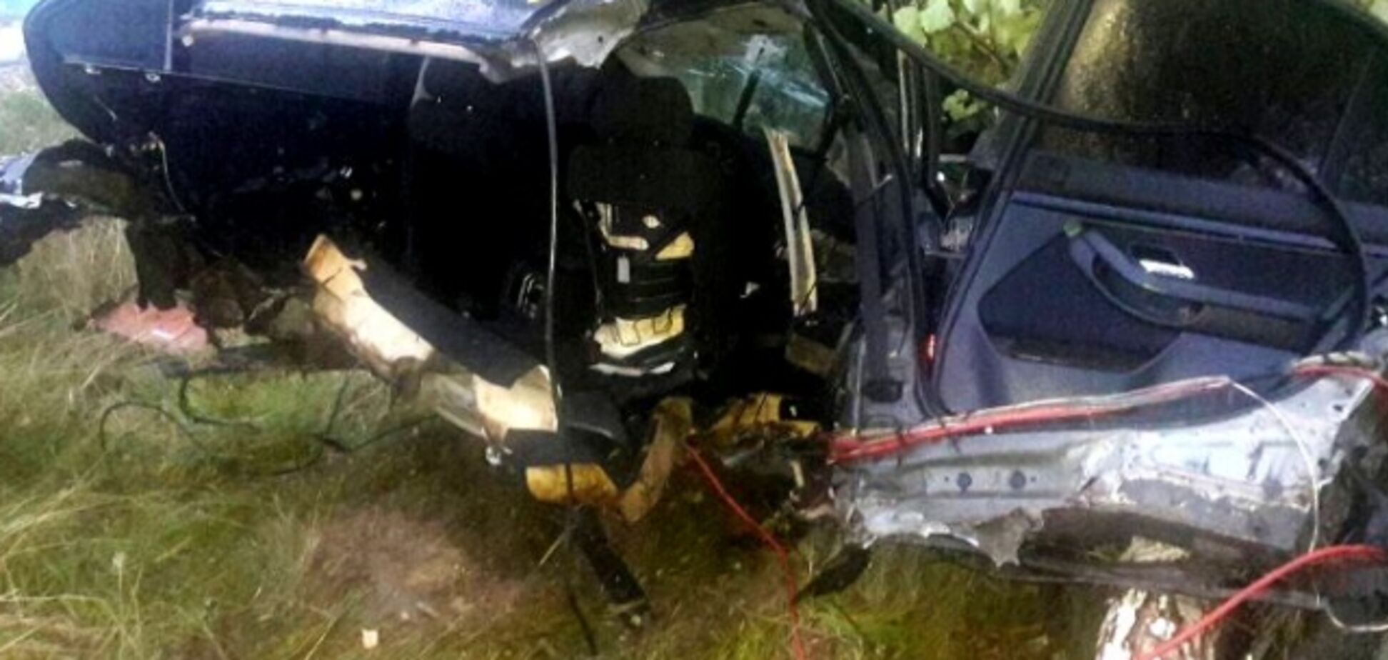 Машина навпіл: на Закарпатті сталася серйозна ДТП