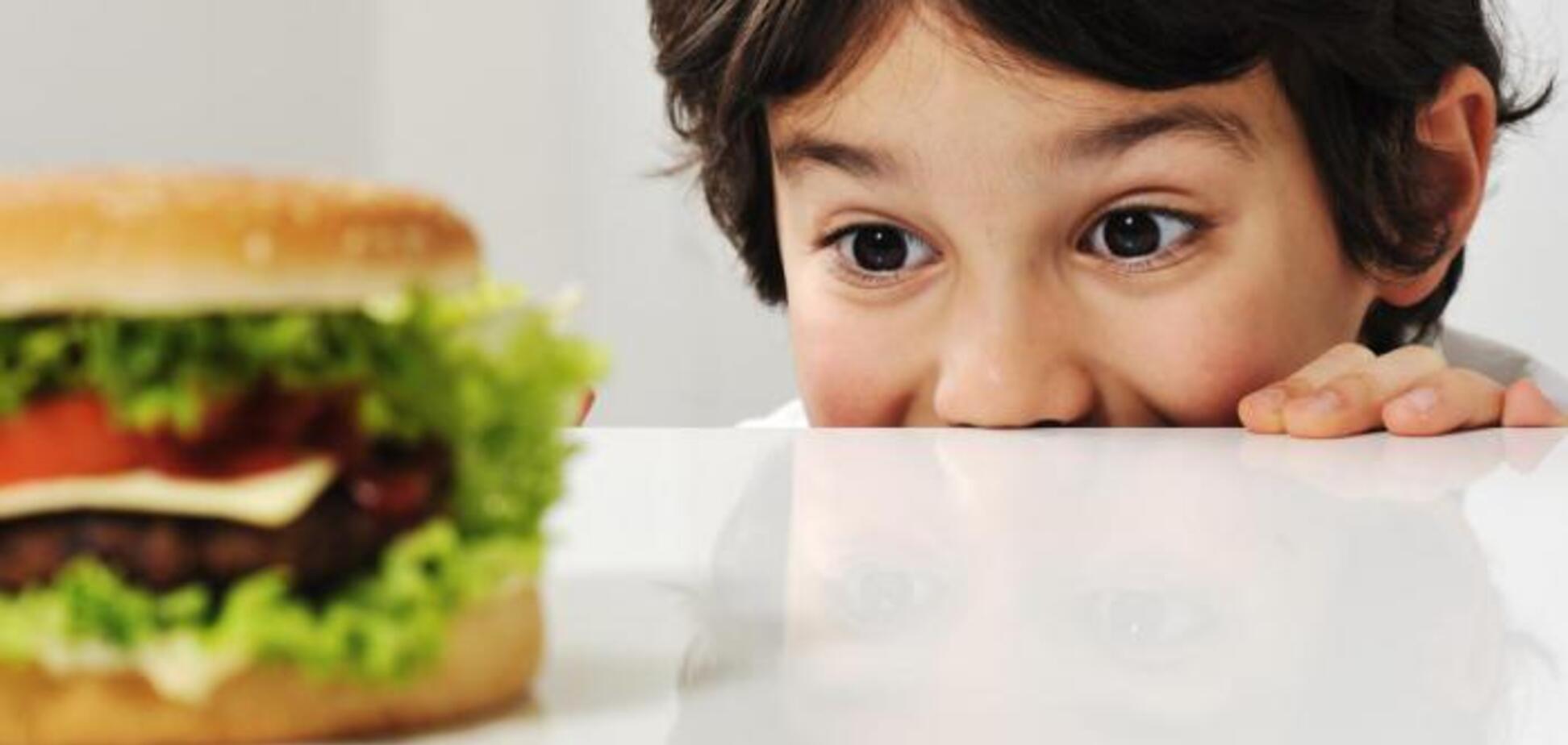 Рятують від ожиріння: у Британії зменшать порції улюбленого дітьми фаст-фуду