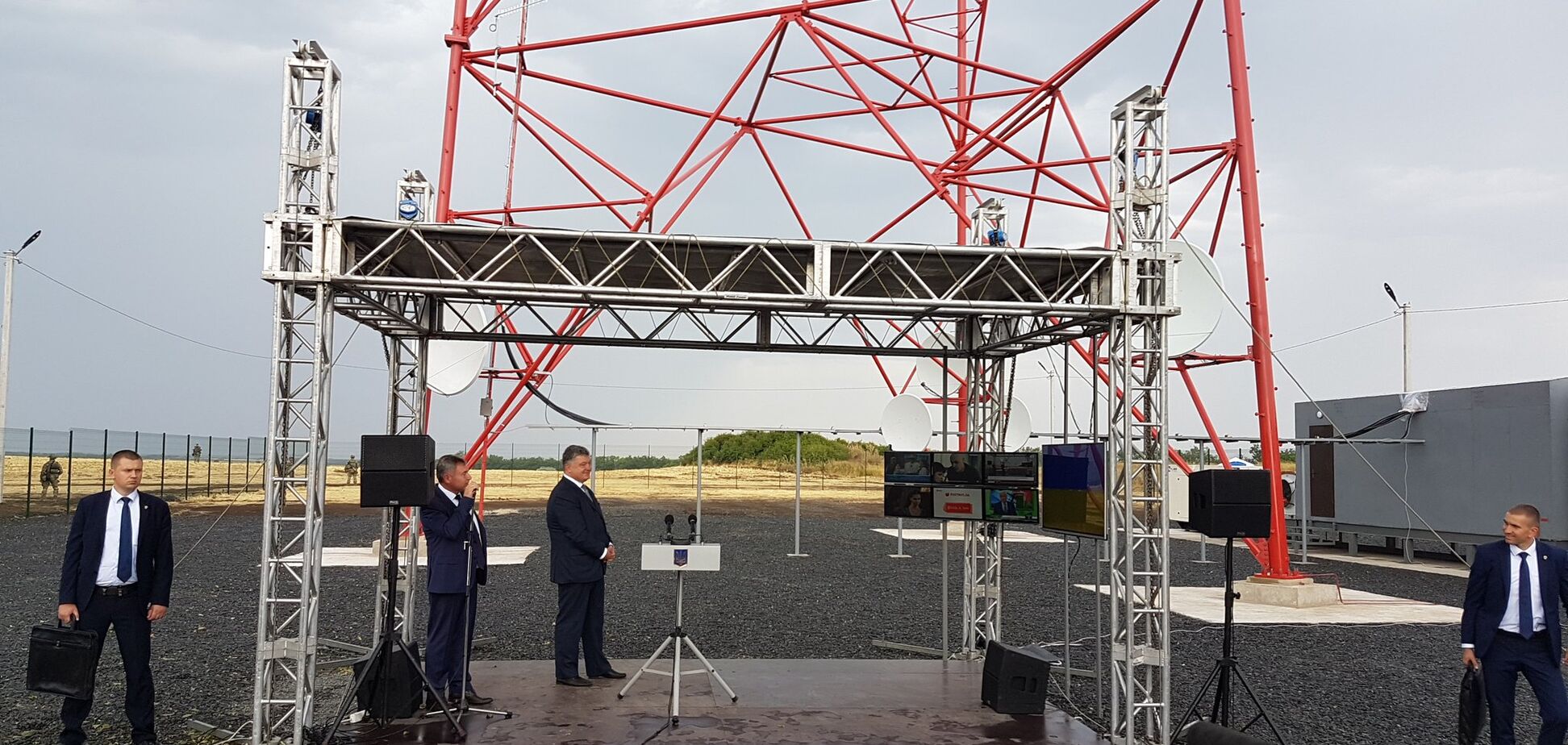 'Крок до повернення Донбасу': Порошенко виступив перед жителями Луганщини