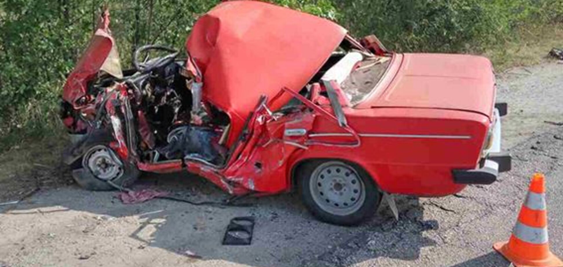 Под Запорожьем скрылся водитель, протаранивший автомобиль капитана полиции