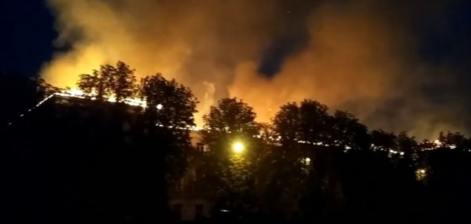 У Харкові спалахнула серйозна пожежа: загорівся Апеляційний адмінсуд