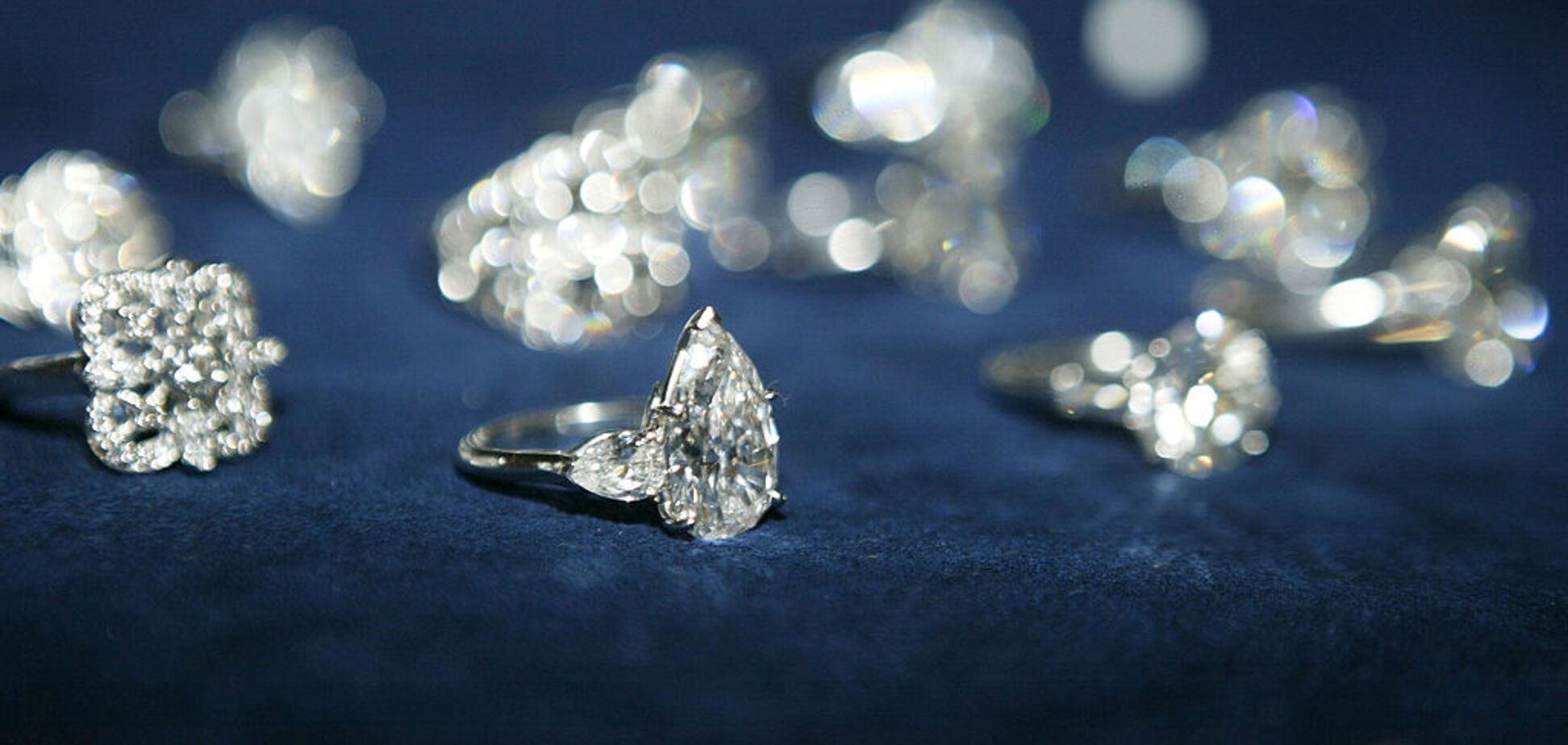 Ученые обнаружили 'алмазные дожди' на двух планетах Солнечной системы