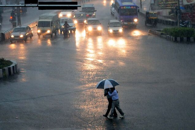 Зливи та грози: на Україну чекає різке погіршення погоди