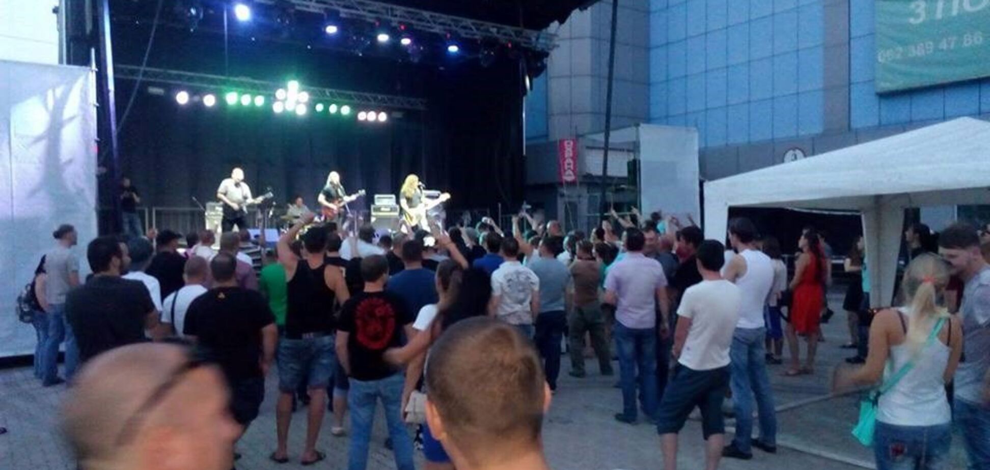 'Культуру не проп'єш': у захопленому Донецьку феєрично виступили рокери з Росії