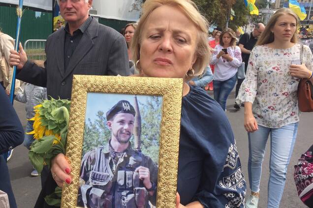 Мы на коленях перед вами: масштабное шествие непокоренных в Киеве довело сеть до слез