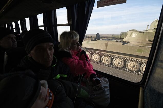 У Донецка колонна тяжелой техники выдвинулась в сторону фронта: видео очевидцев
