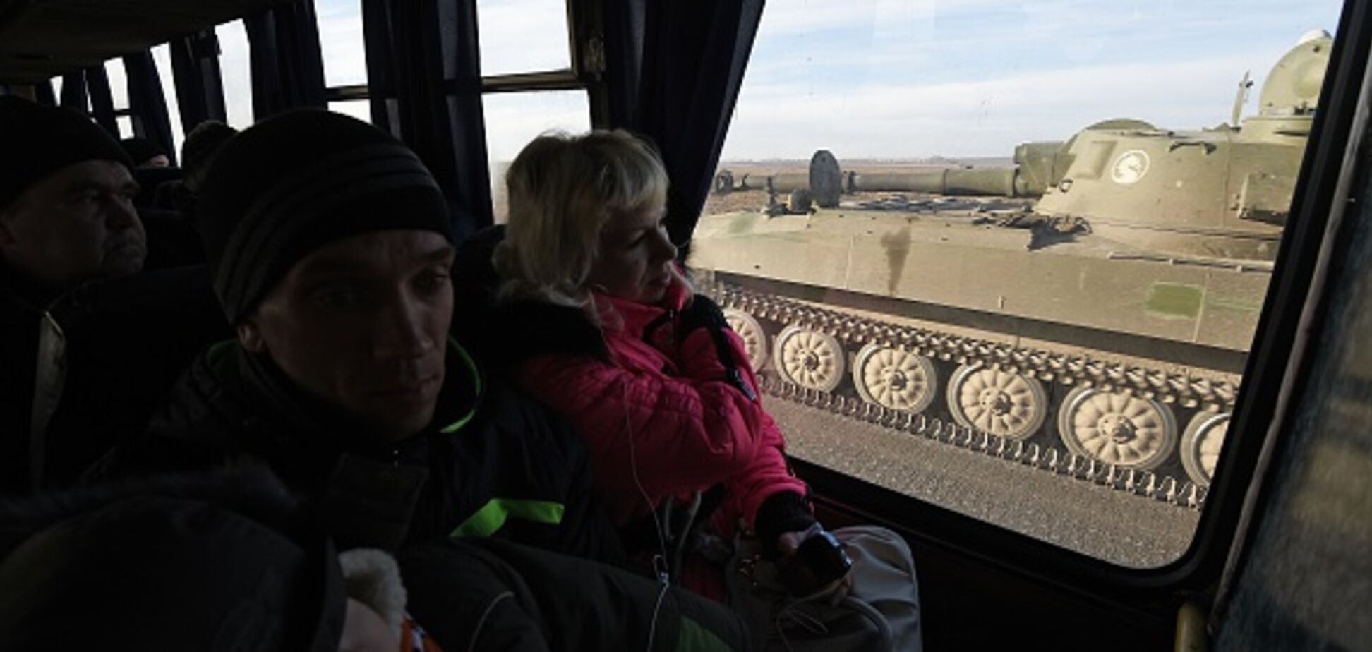 У Донецка колонна тяжелой техники выдвинулась в сторону фронта: видео очевидцев