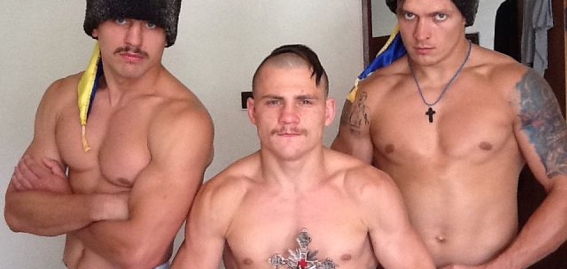 Известные украинские боксеры в вышиванках поздравили с Днем Независимости: яркое фото