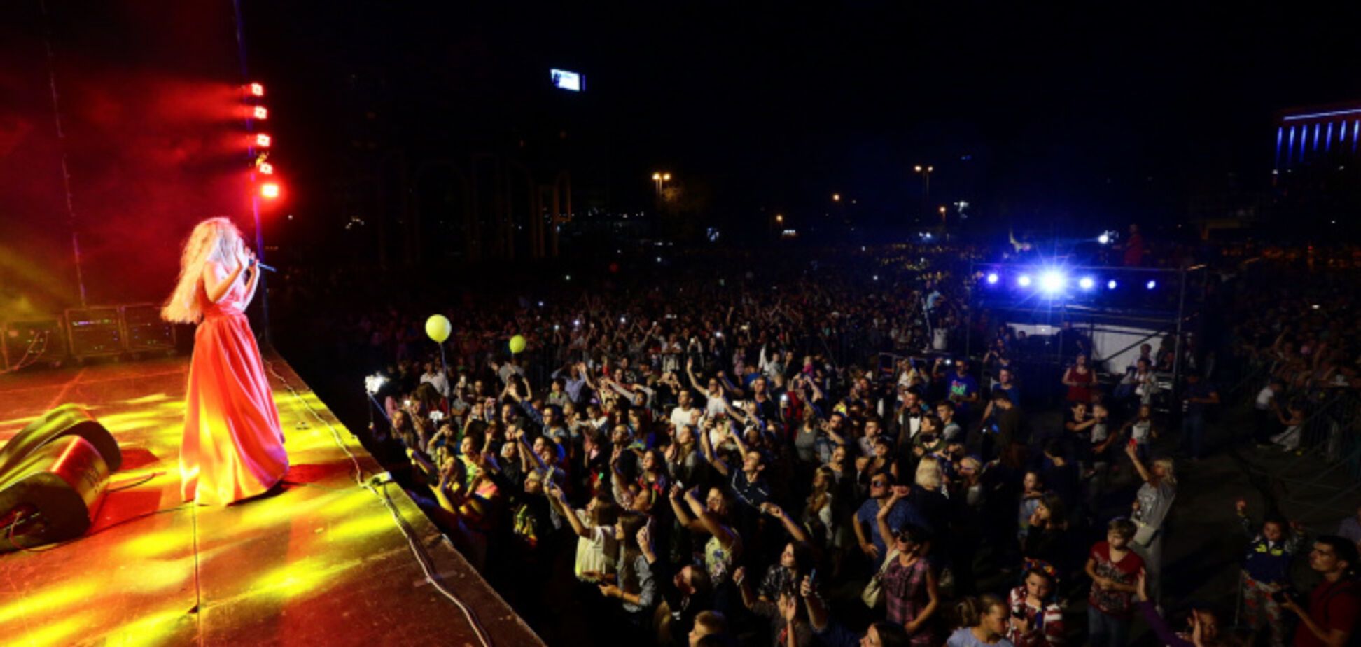 Праздничный концерт в Запорожье собрал более десятка тысяч горожан
