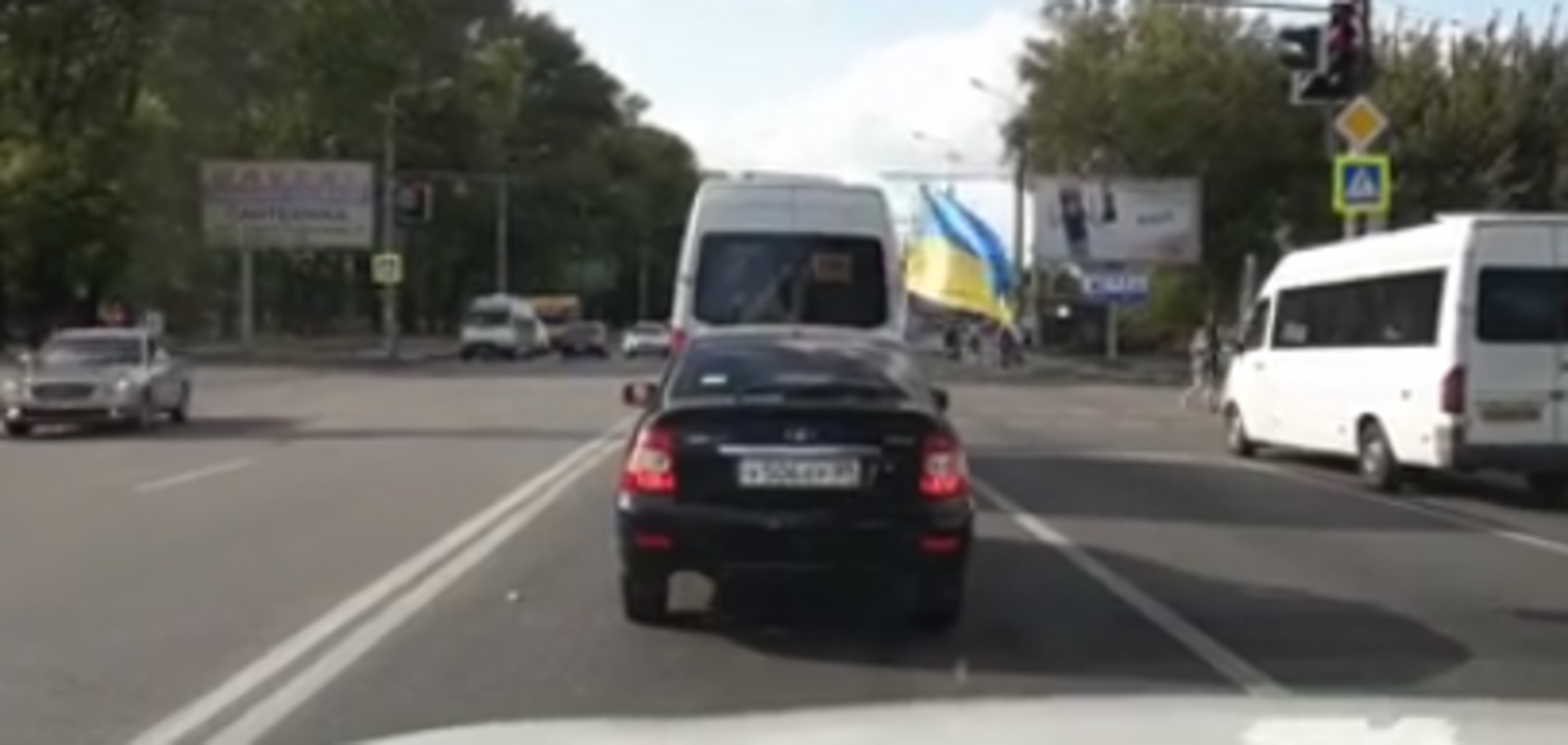 Машина з прапором