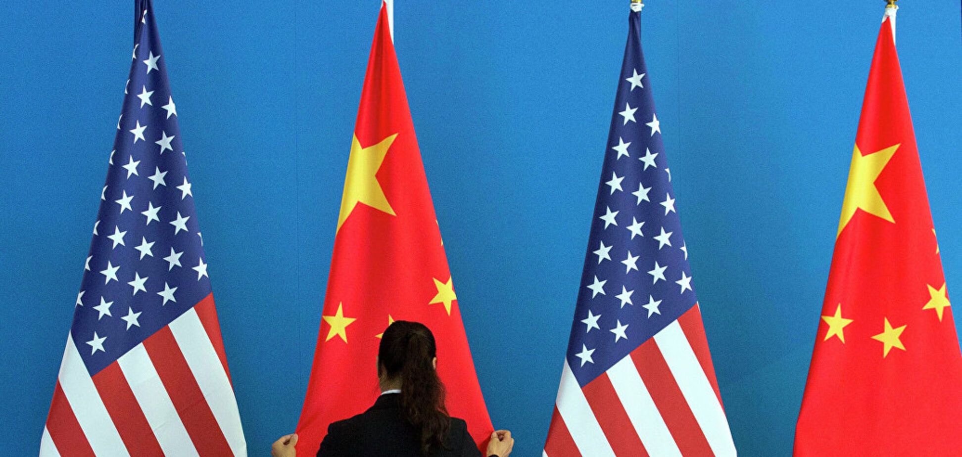 Прапори США та Китаю