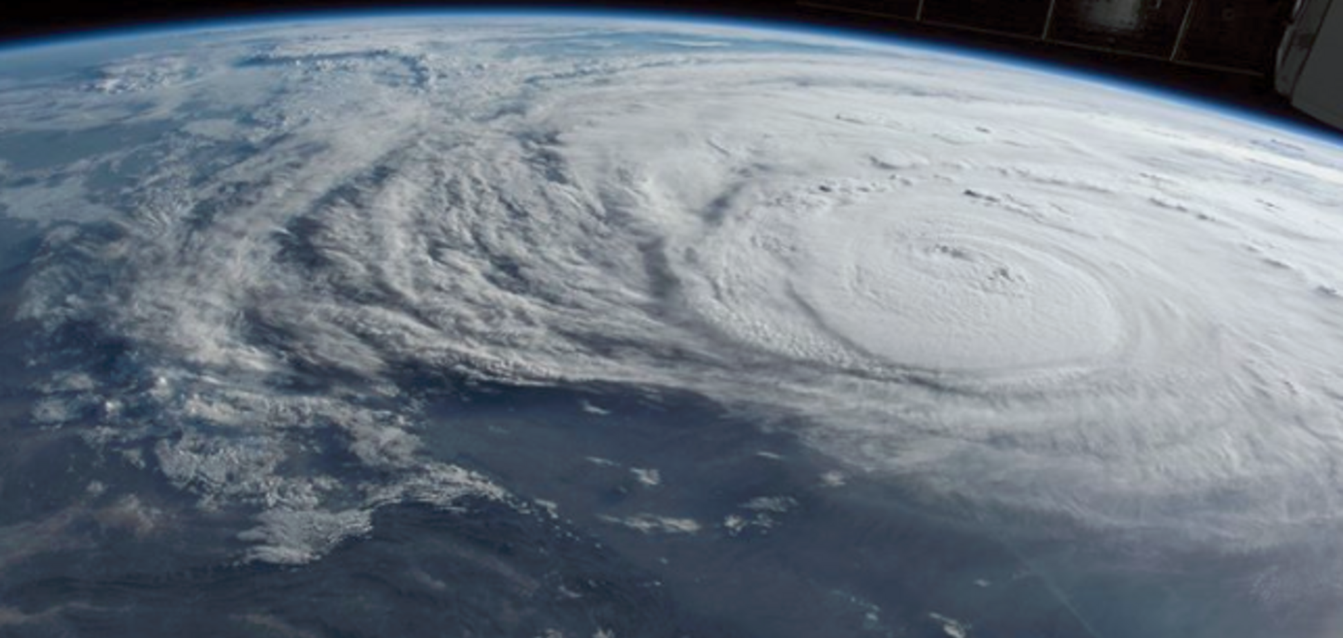Ураган століття: найпотужніше стихійне лихо у США показали з космосу