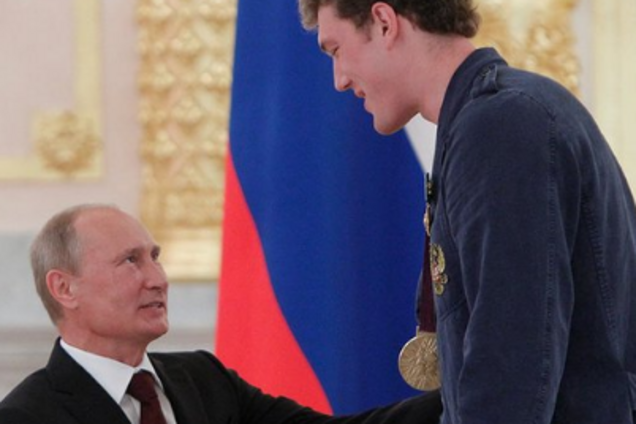 Забыли подставить стремянку: новое фото с Путиным до слез рассмешило сеть