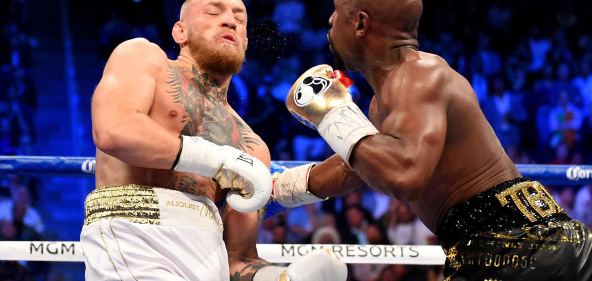 Мейвезер нокаутировал МакГрегора в главном бою года