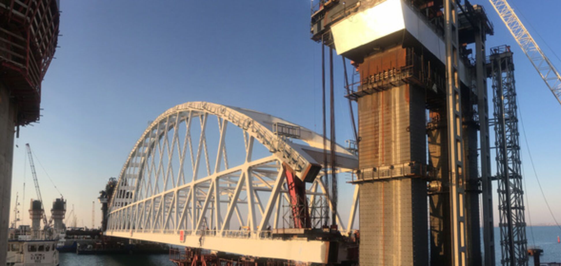 Керченский мост: как россияне перекрывают судоходство для Украины