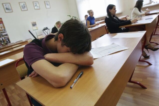 'Связывать вузы и школы': эксперт пояснил, как вывести образование из коллапса