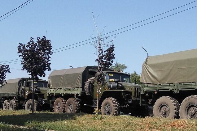 'Що це за пов'язки?' У мережі показали загадкові війська на Донбасі