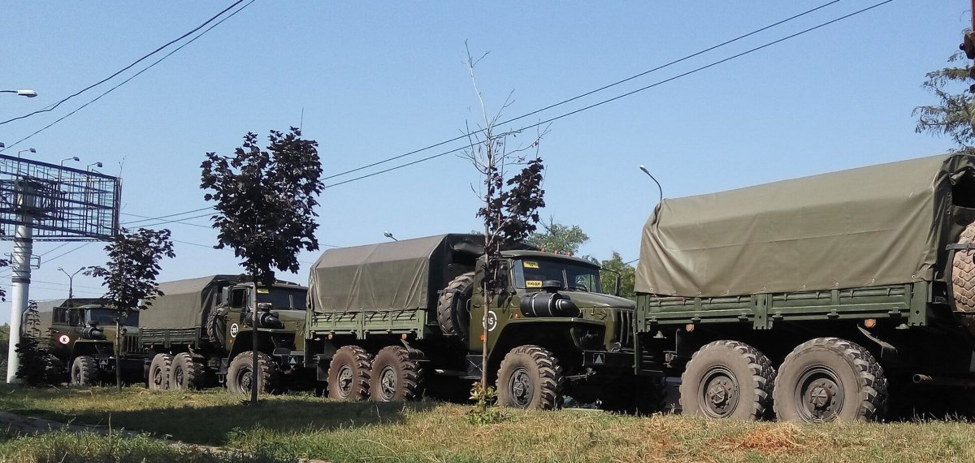 'Що це за пов'язки?' У мережі показали загадкові війська на Донбасі