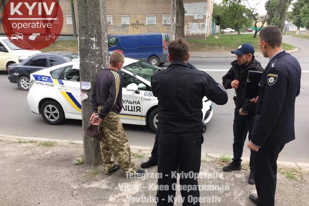 Пырнул ножом в ягодицы: сеть поразило нападение на подростка в Киеве
