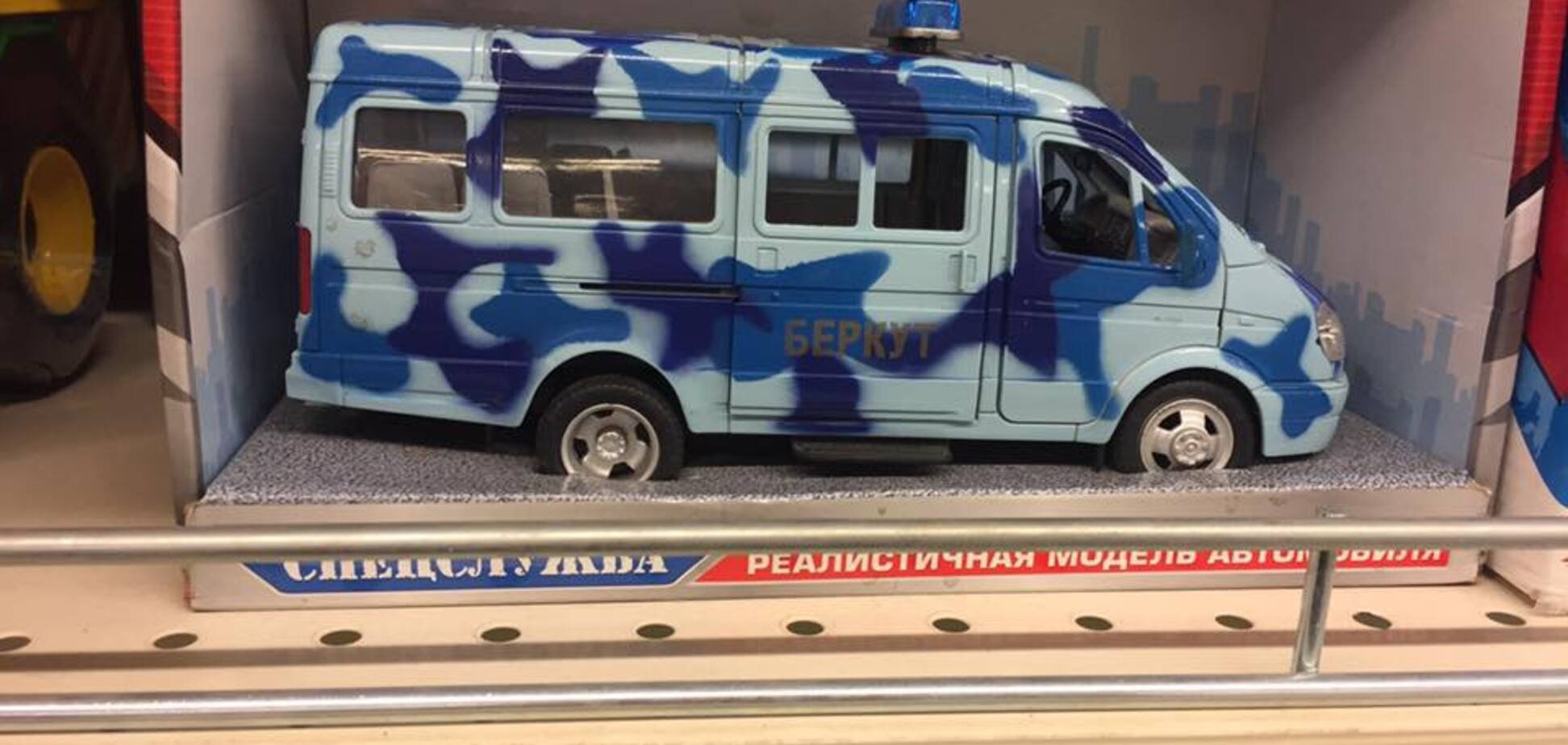 В Одессе супермаркет засекли на торговле игрушками с символикой 'Беркута'
