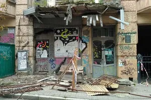 И так сойдет: на ремонт киевского дома, у которого рухнул балкон, давали уйму денег