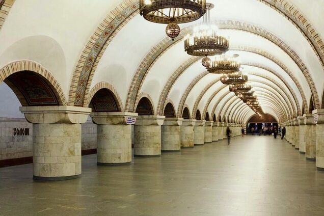 'Согреет ваш череп': в сети показали забавное фото из метро Киева