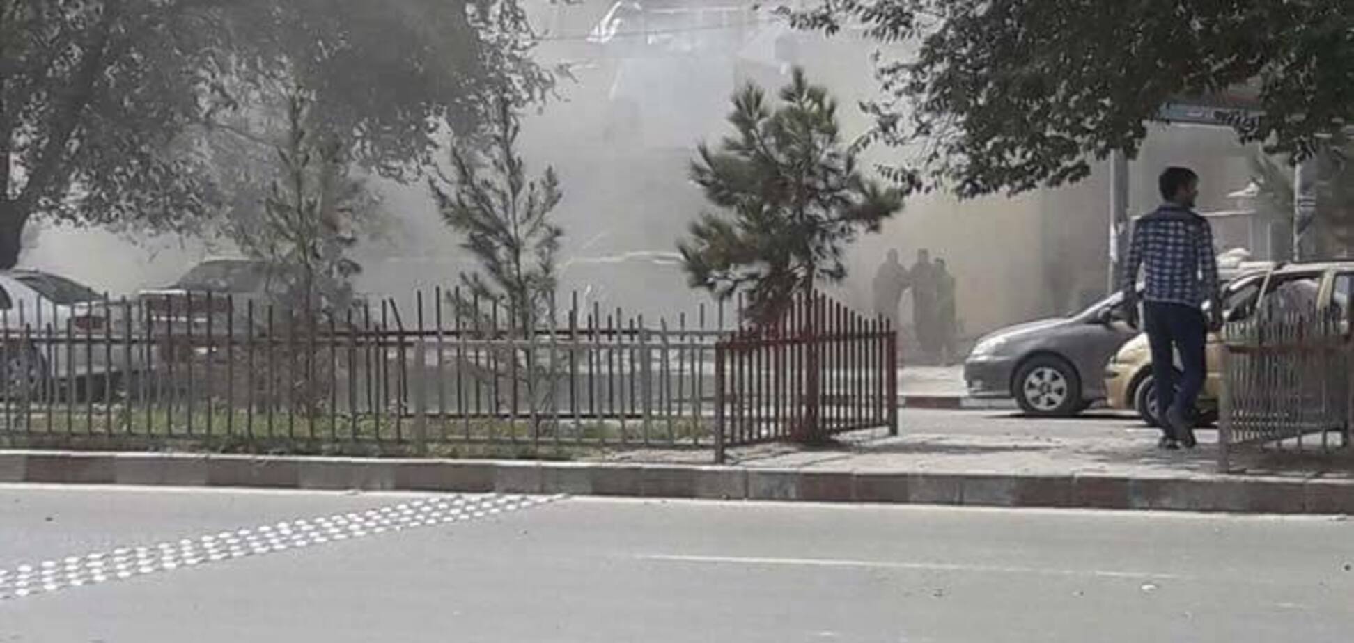 У Кабулі смертник влаштував вибух поряд з посольством США: є жертви і поранені