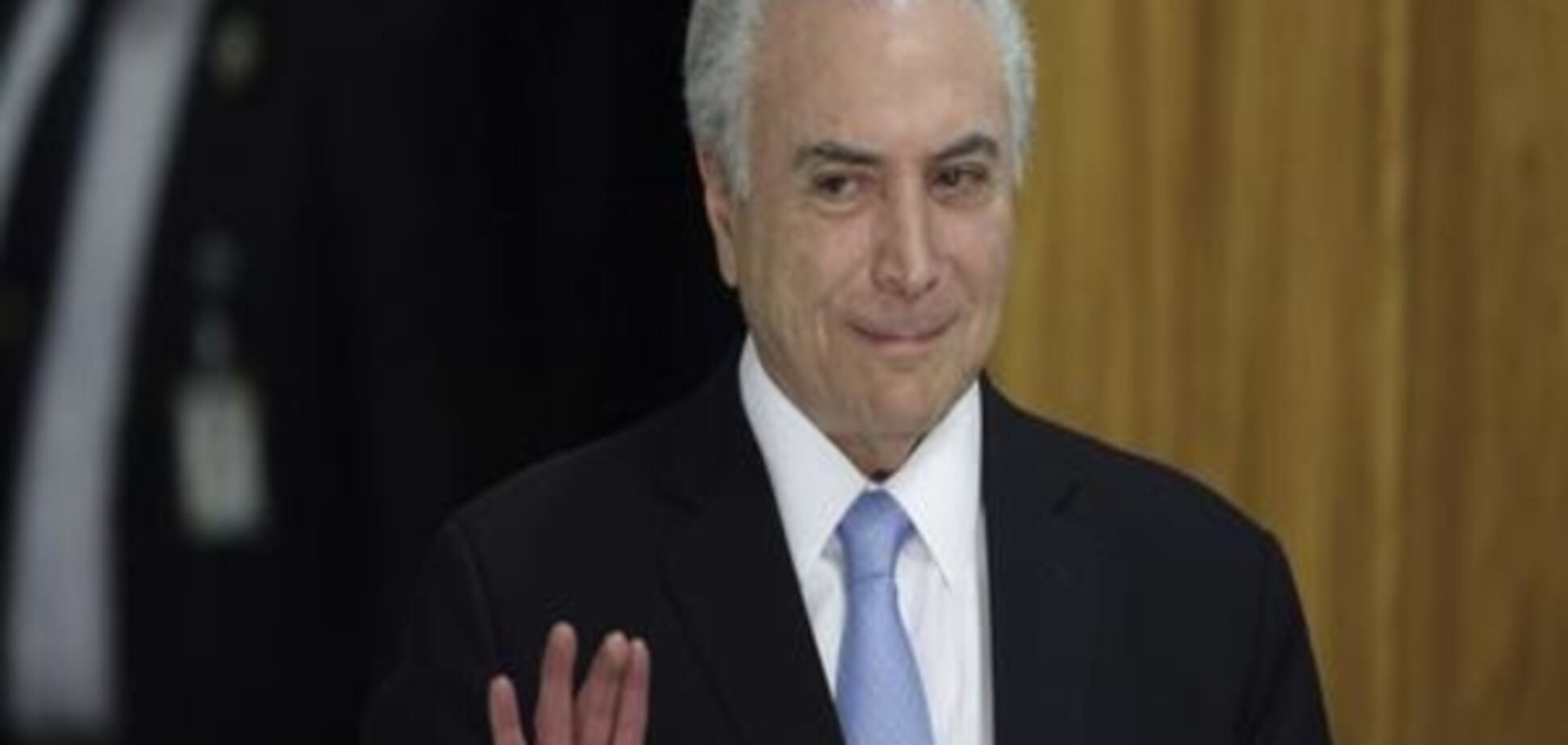 Президент Бразилії зберіг свою посаду на тлі підозр у корупції
