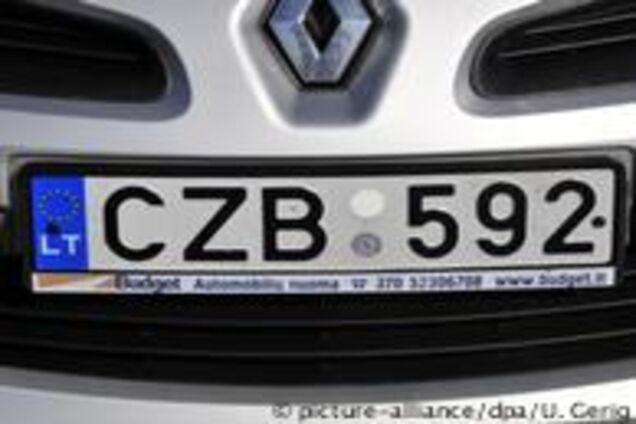 Країна на литовських номерах: Україні загрожує автомобільний хаос