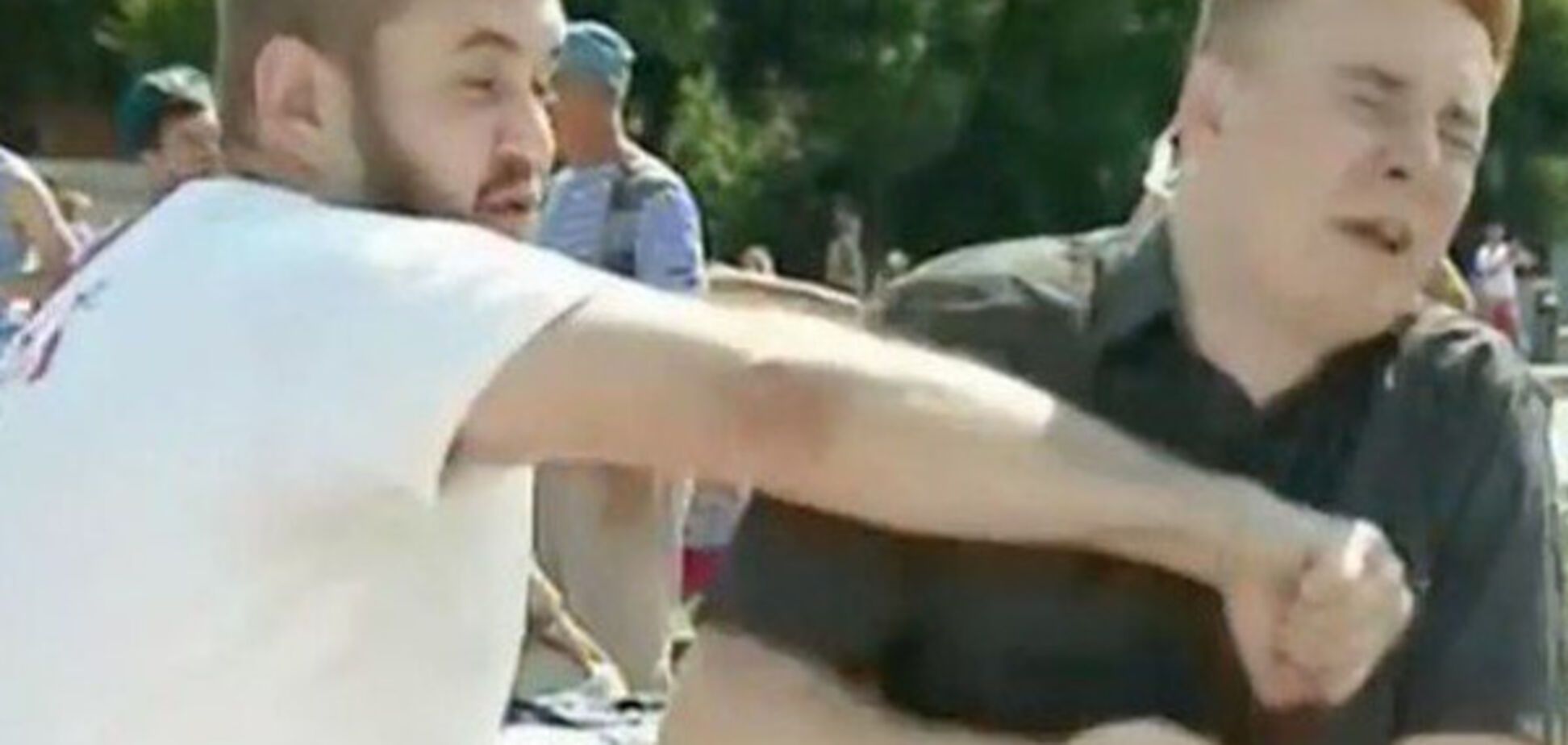 \'десантник\' в Росії б\u0027є журналіста