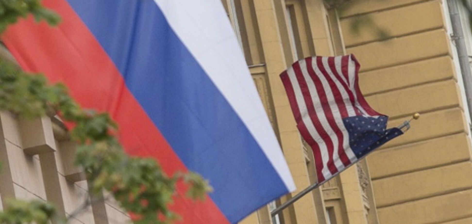  Прапори США і Росії 