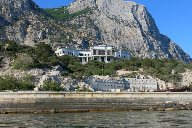 Друзі Путіна відібрали у Януковича особняк у Криму