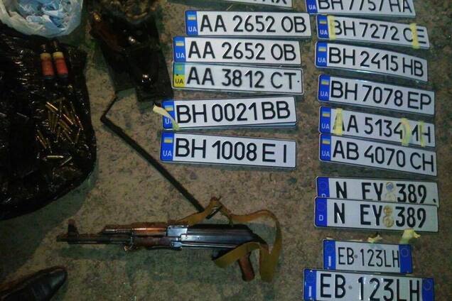 Отнимали миллионы: в Киеве взяли вооруженную до зубов банду налетчиков