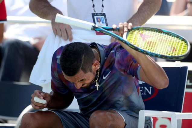 Одним ударом. Известный теннисист устроил дикие психи на US Open - видеофакт