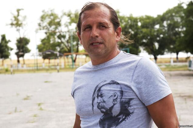 Крымчанин повесил украинской флаг на крыше дома