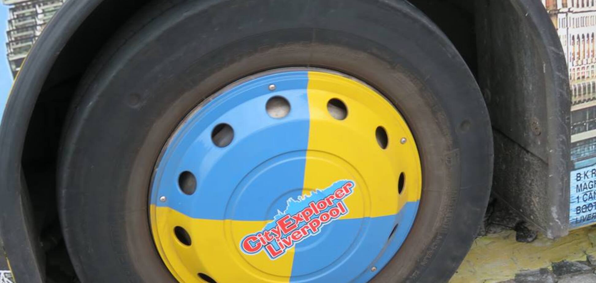 'Колеса вирішили долю країни': мережу підкорила історія англійця, натхненного Майданом