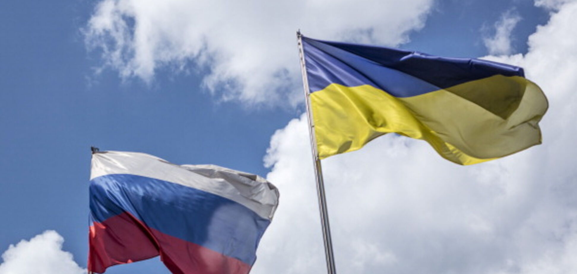  Прапори Росії і України 