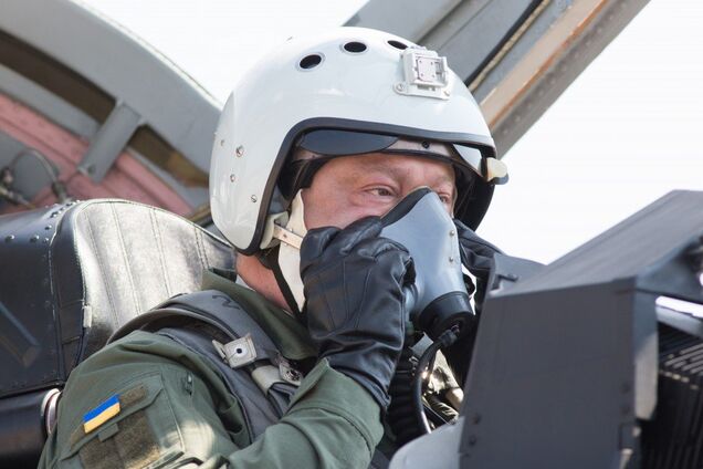 Как Порошенко на истребителе летал: появилось видео из кабины пилота