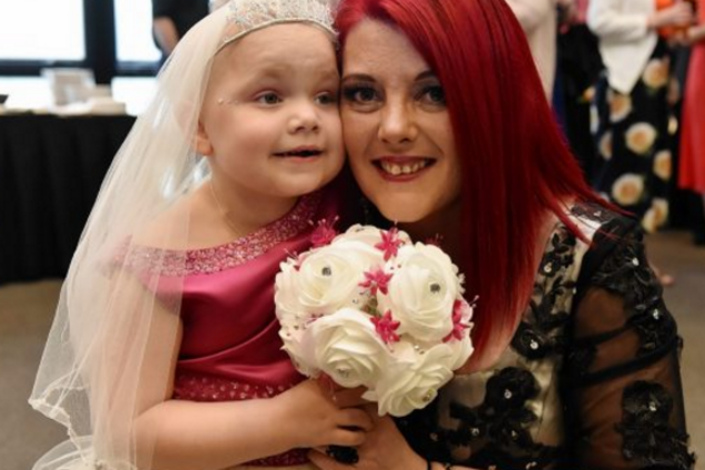 Последнее желание: 5-летняя больная девочка вышла замуж за своего лучшего друга