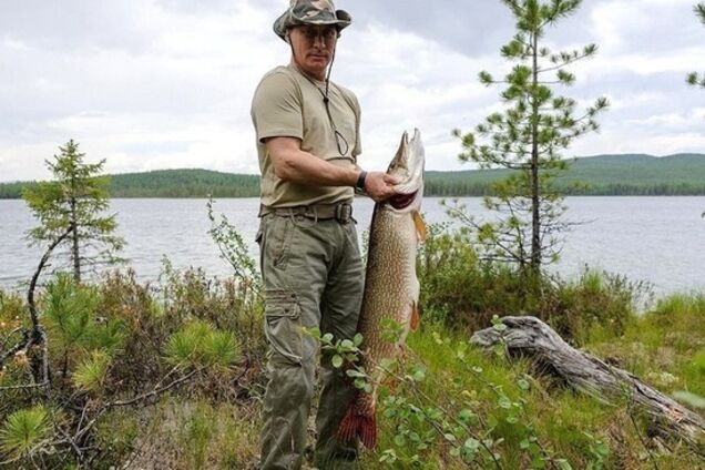 «Видно, НАТОвська була»: в мережі посміялися над Путіним, який 2 години ганяв щуку