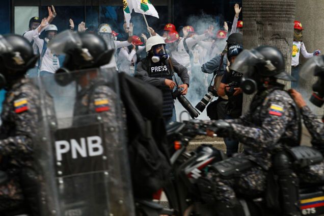  Теракт на військовій базі у Венесуелі: влада повідомила подробиці повстання 