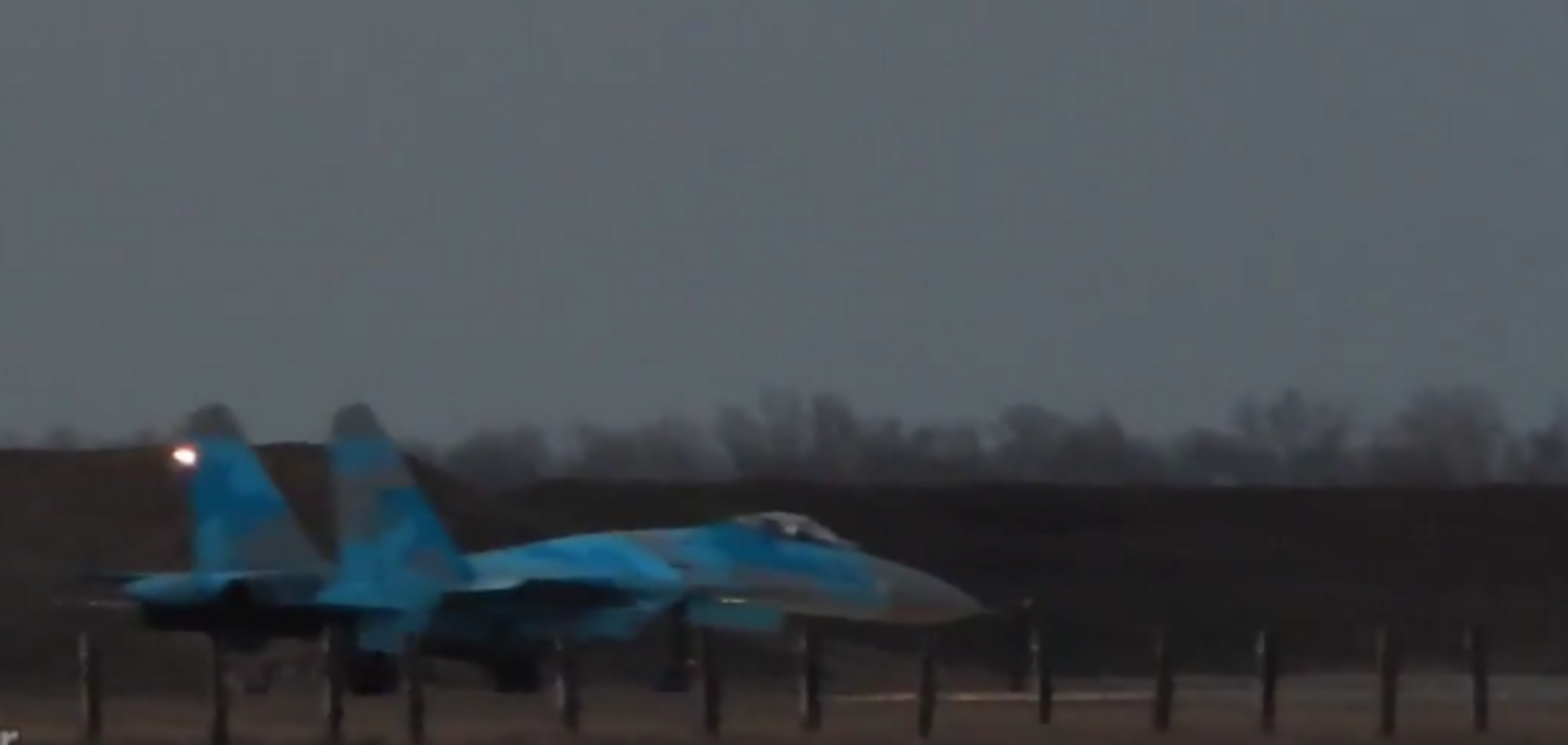  Показали клас: в мережі з'явилося відео навчань українських льотчиків 