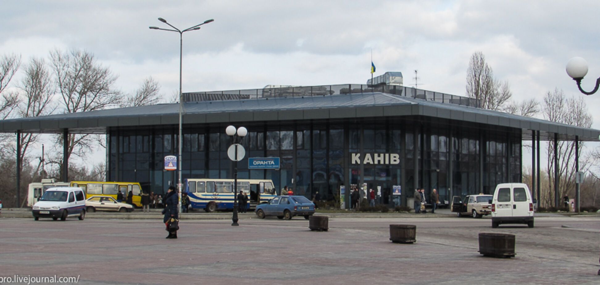 На таких, как вы, бомбу надо сбросить...