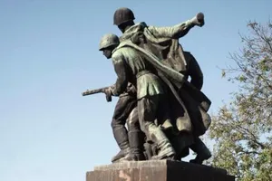 Памятники красноармейцам в Польше