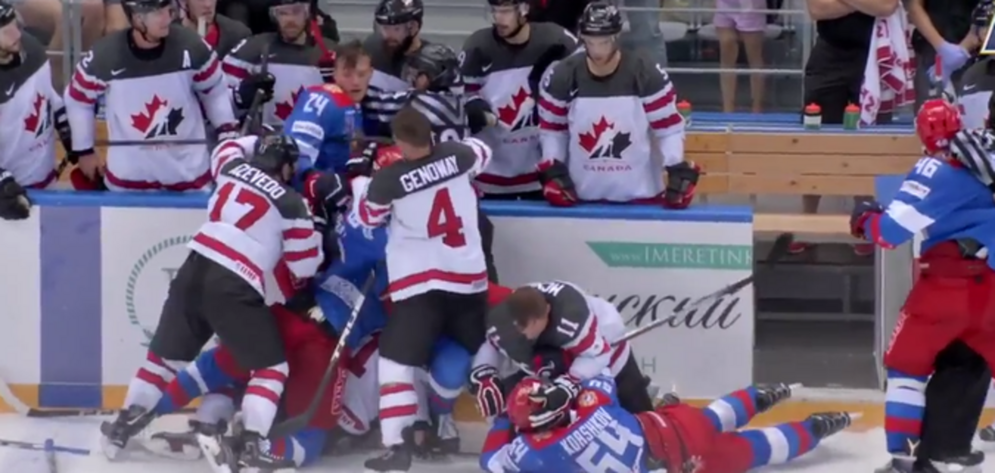 Российские хоккеисты устроили массовую драку с игроками сборной Канады: появилось видео