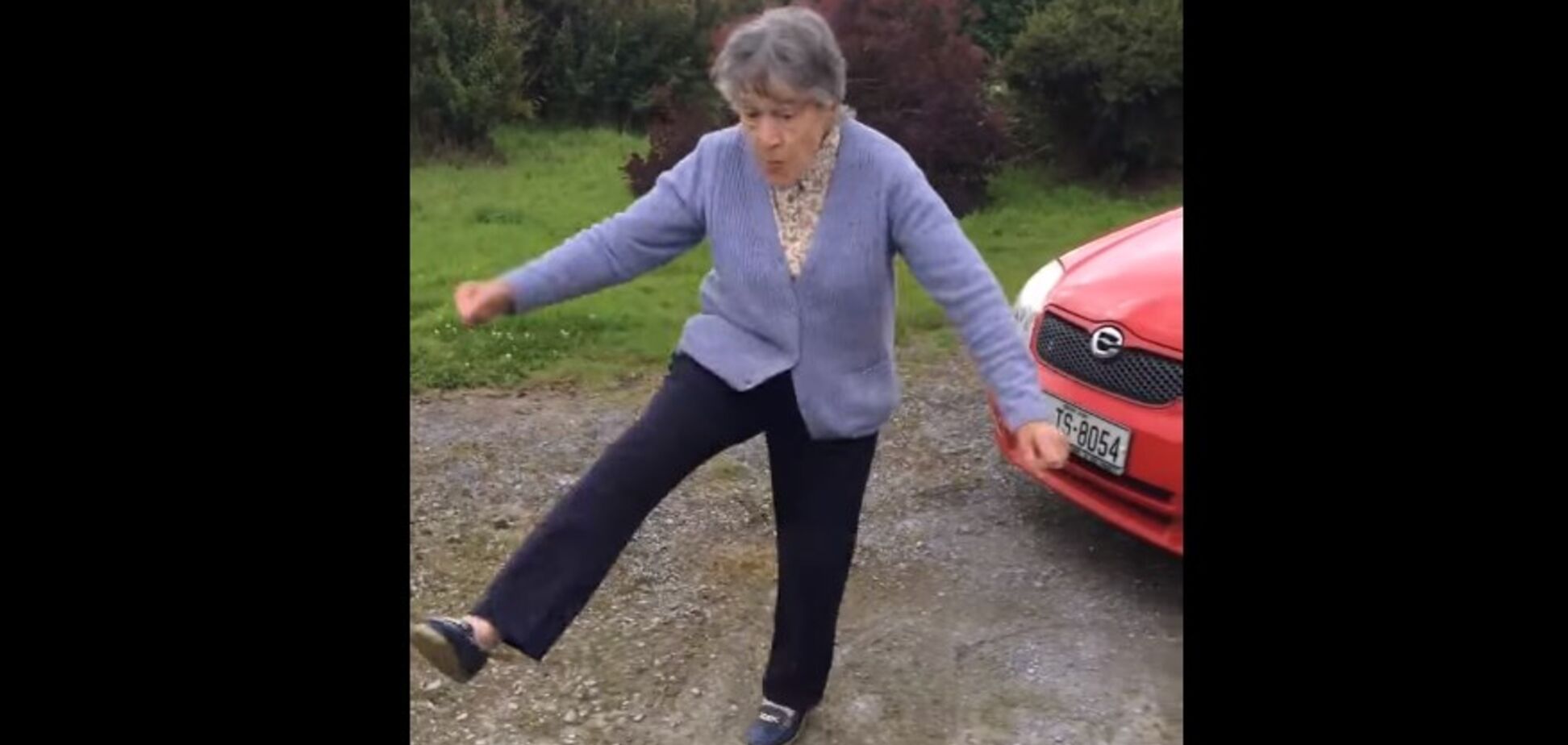 88-річна ірландка підкорила мережу запальним танцем
