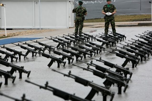 Поставки зброї в Україні