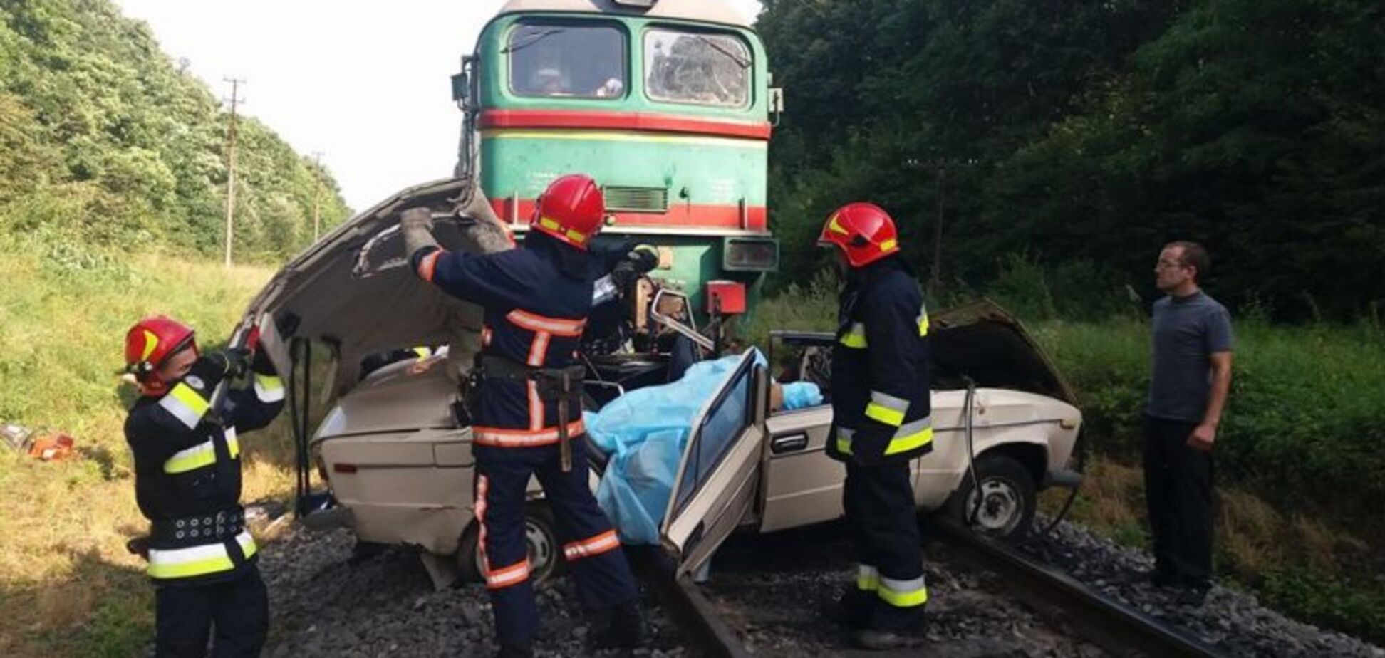 ДТП семья авто под поезд