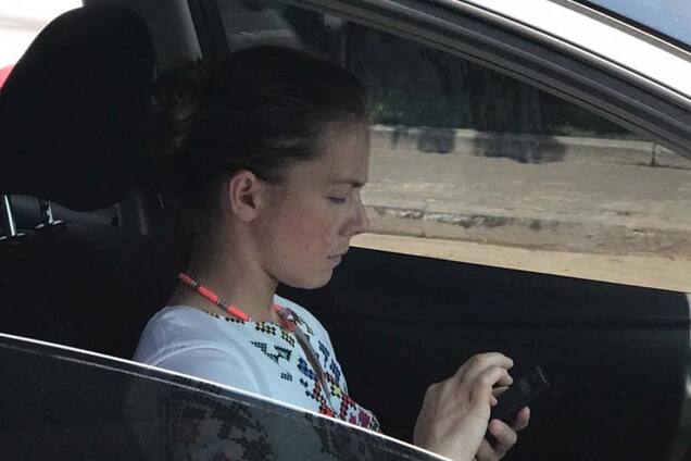 'Головне, що в вишиванці': сестра Савченко засвітилася за кермом новенького авто