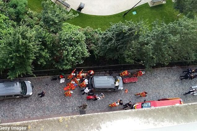 Под Парижем автомобиль наехал на группу военных: появились фото с места ЧП